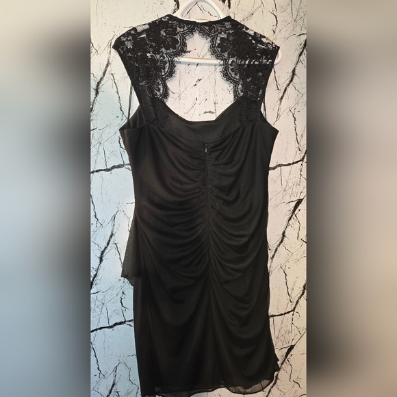 Black dress - Picture 6 of 6